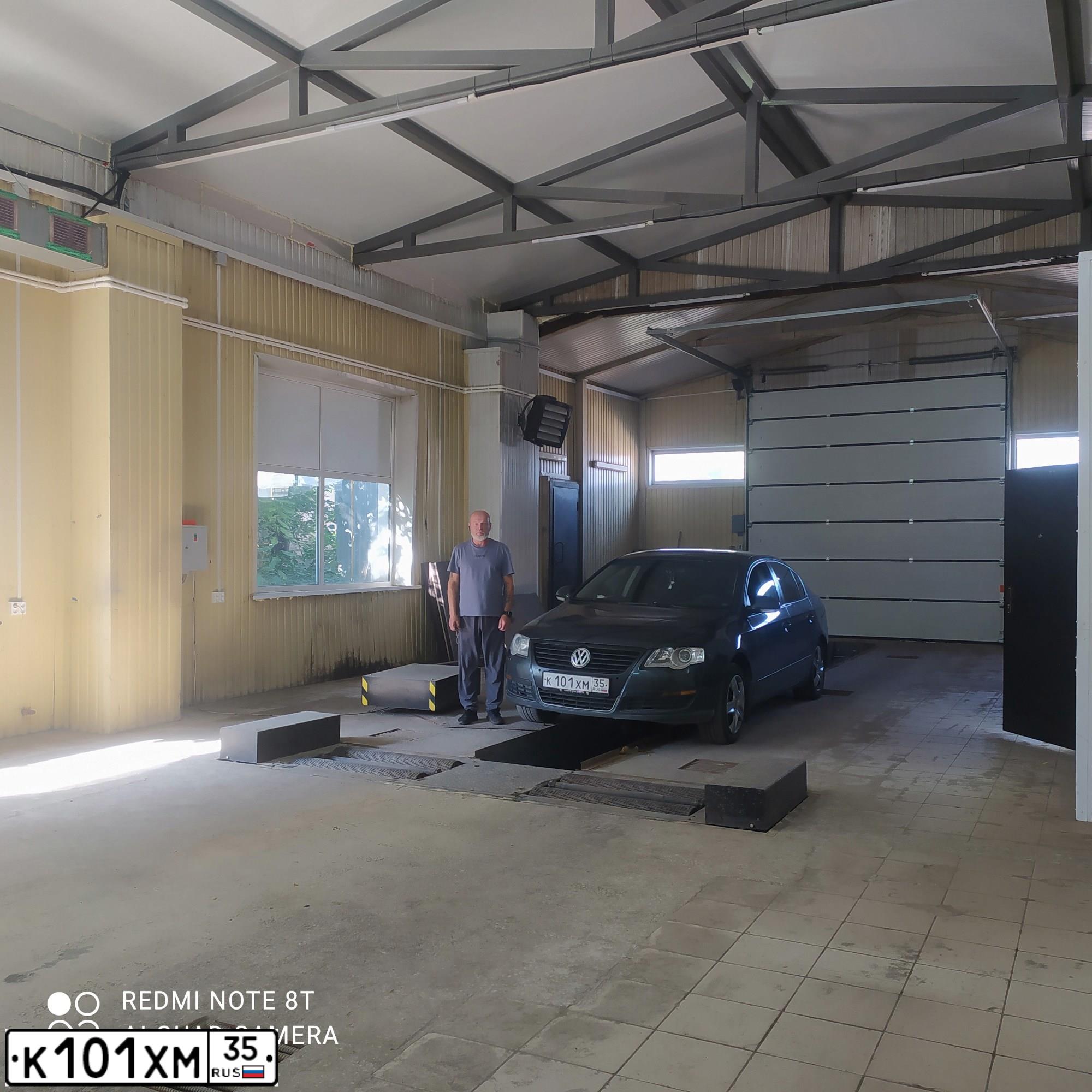 Фото автомобиля VOLKSWAGEN PASSAT, 2009 — госномер О328ОТ29. Цвет: СЕРЫЙ