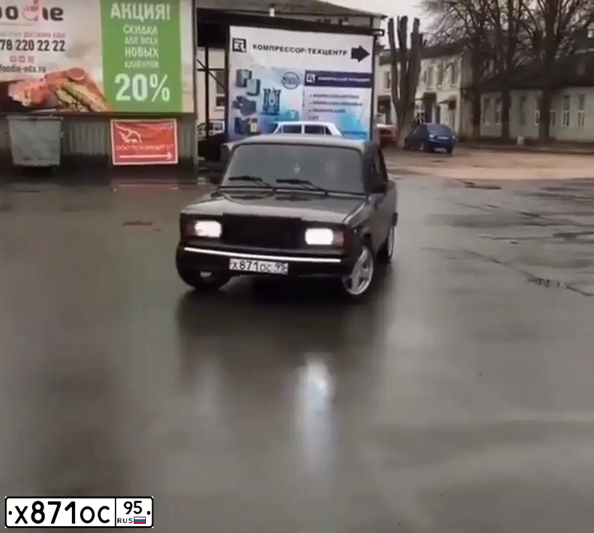 Фото автомобиля LADA 2107, 2008 — госномер Н500ВМ82. Цвет: Золотисто-коричневый