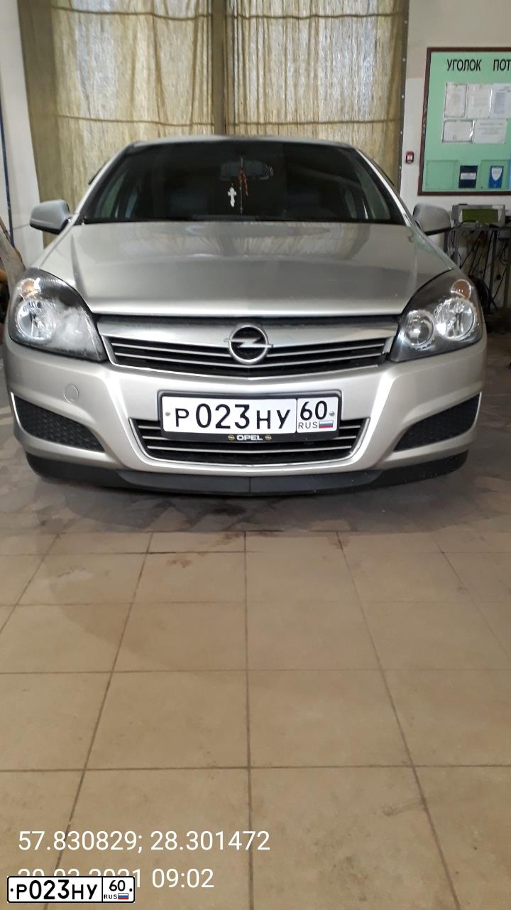 Фото автомобиля OPEL ASTRA, 2010 — госномер Р023НУ60. Цвет: СЕРЕБРИСТЫЙ