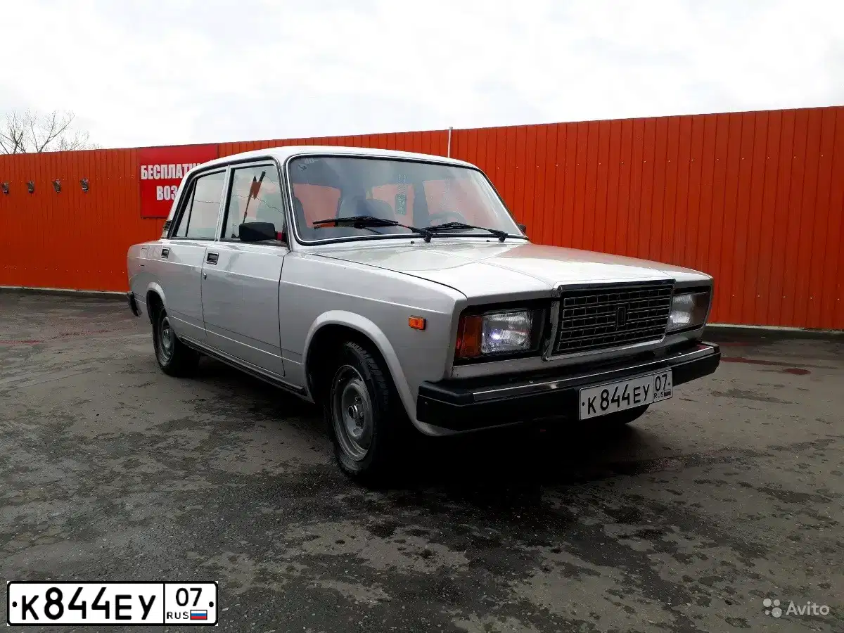 Фото автомобиля LADA 2107, 2010 — госномер Е415ММ07. Цвет: СВЕТЛО-СЕРЕБРИСТЫЙ МЕТАЛЛ
