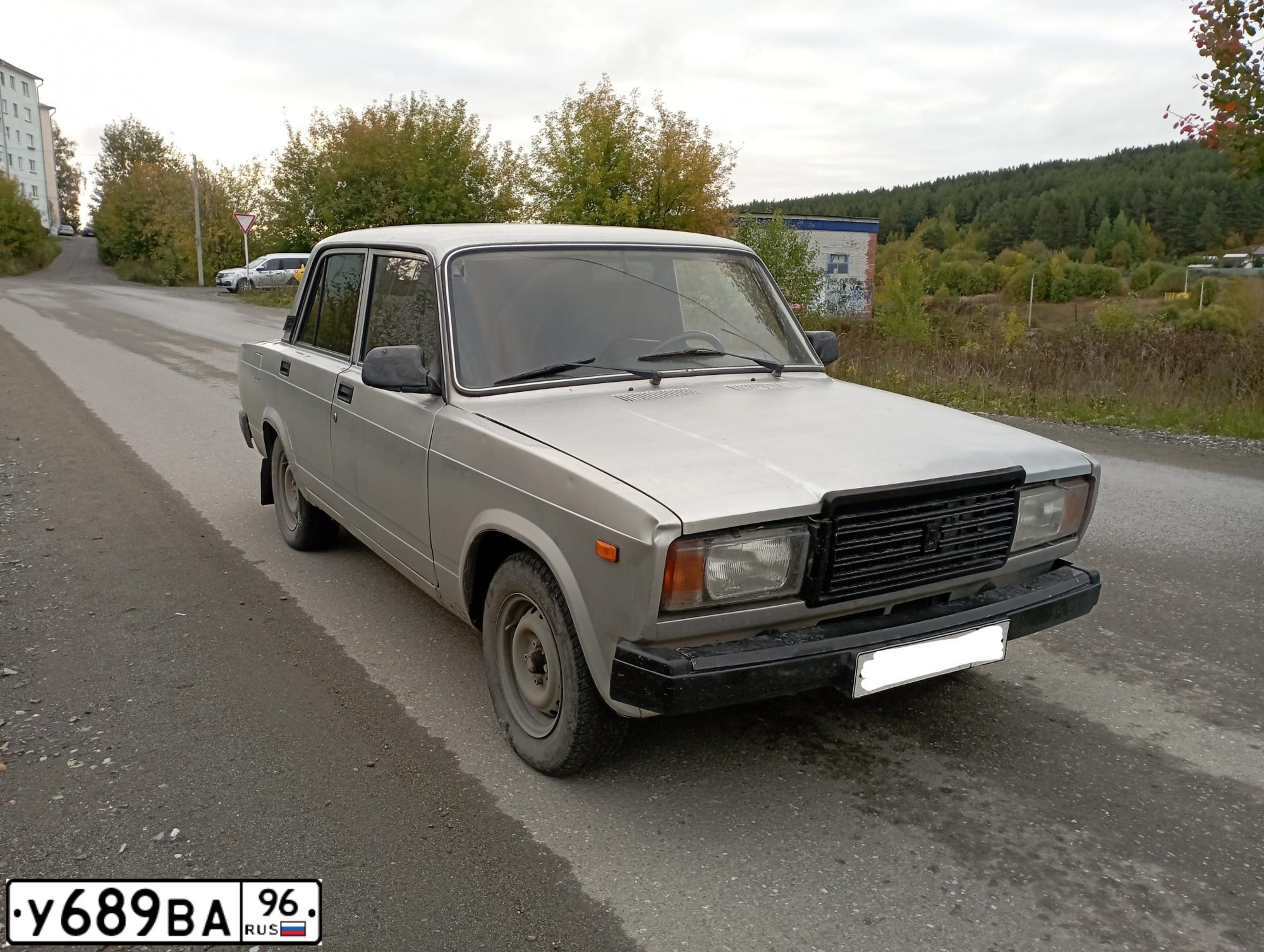 Фото автомобиля LADA 2107, 2011 — госномер У689ВА96. Цвет: Серебристый