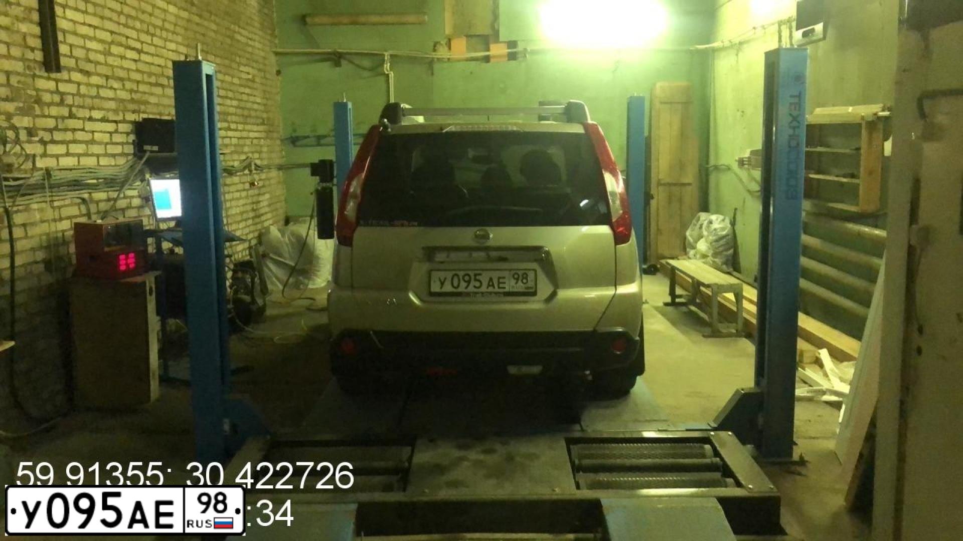 Фото автомобиля NISSAN X-TRAIL, 2012 — госномер У095АЕ98. Цвет: ЗОЛОТИСТЫЙ