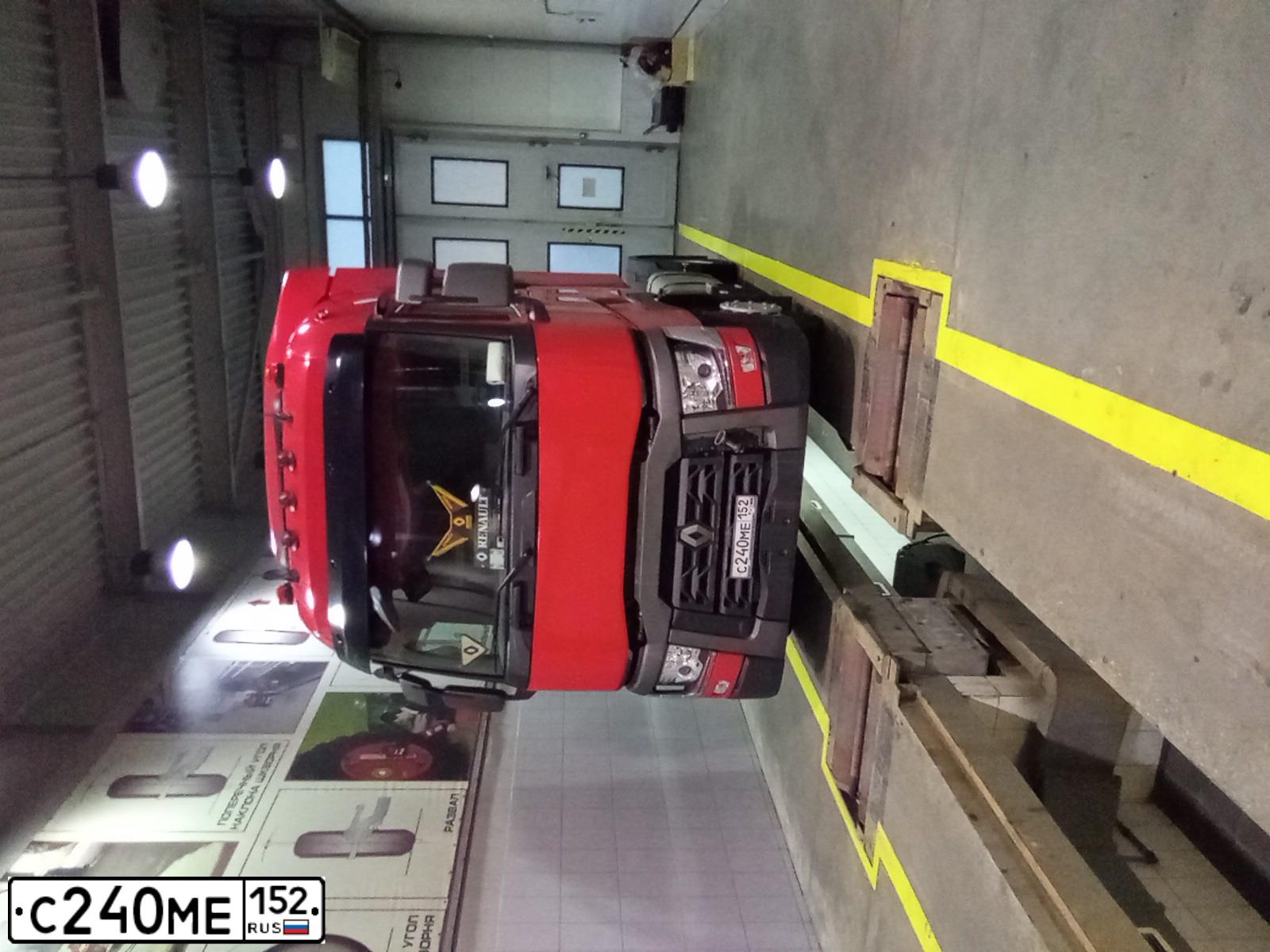 Фото автомобиля RENAULT T-SERIE, 2019 — госномер С240МЕ152. Цвет: Красный