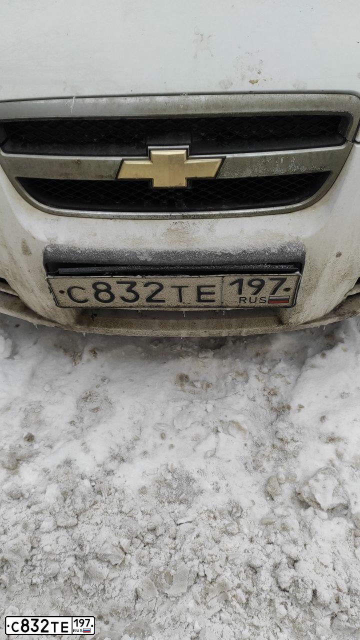Фото автомобиля CHEVROLET AVEO, 2011 — госномер С832ТЕ197. Цвет: Белый