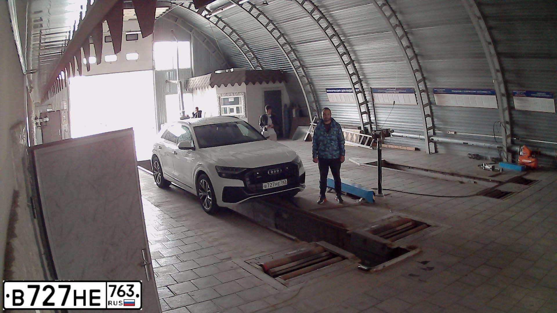 Фото автомобиля AUDI Q8, 2019 — госномер В727НЕ763. Цвет: БЕЛЫЙ