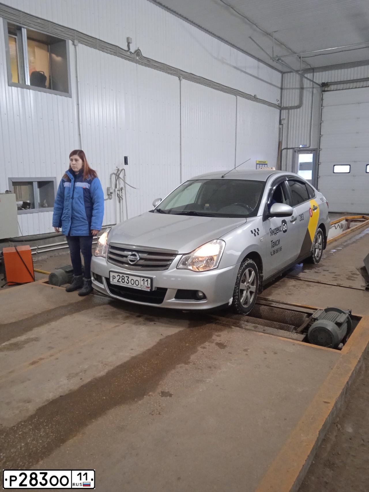 Фото автомобиля NISSAN ALMERA /AVTOVAZ/, 2014 — госномер Р283ОО11. Цвет: Серебристый