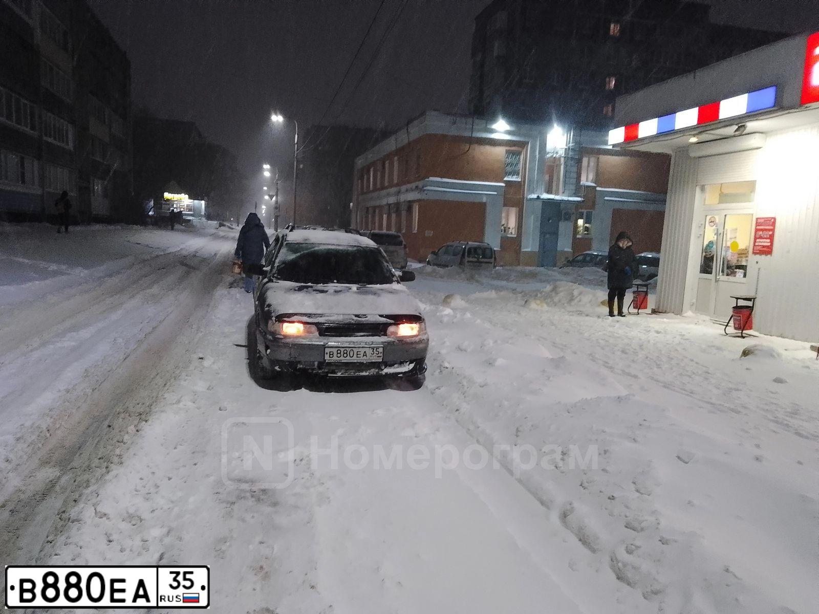 Фото автомобиля LADA 2111, 2006 — госномер В880ЕА35. Цвет: СРЕДНИЙ СЕРО-ЗЕЛЕНЫЙ МЕТАЛЛ