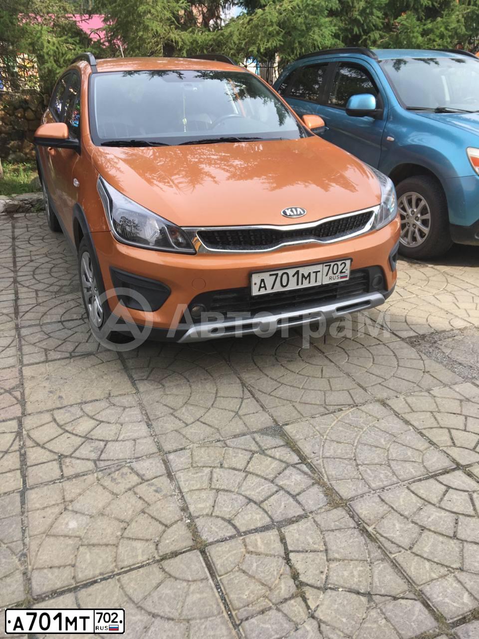 Фото автомобиля KIA RIO, 2019 — госномер А701МТ702. Цвет: ОРАНЖЕВЫЙ