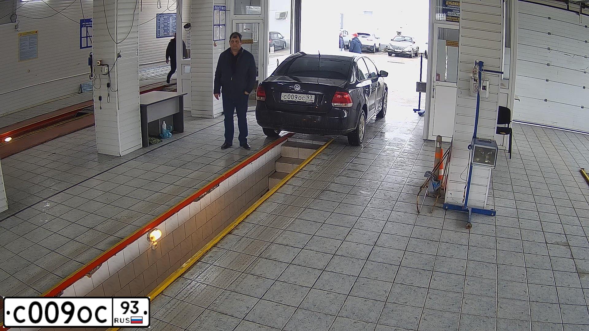 Фото автомобиля MERCEDES C-KLASSE, 2008 — госномер К970ВХ761. Цвет: БЕЖЕВЫЙ