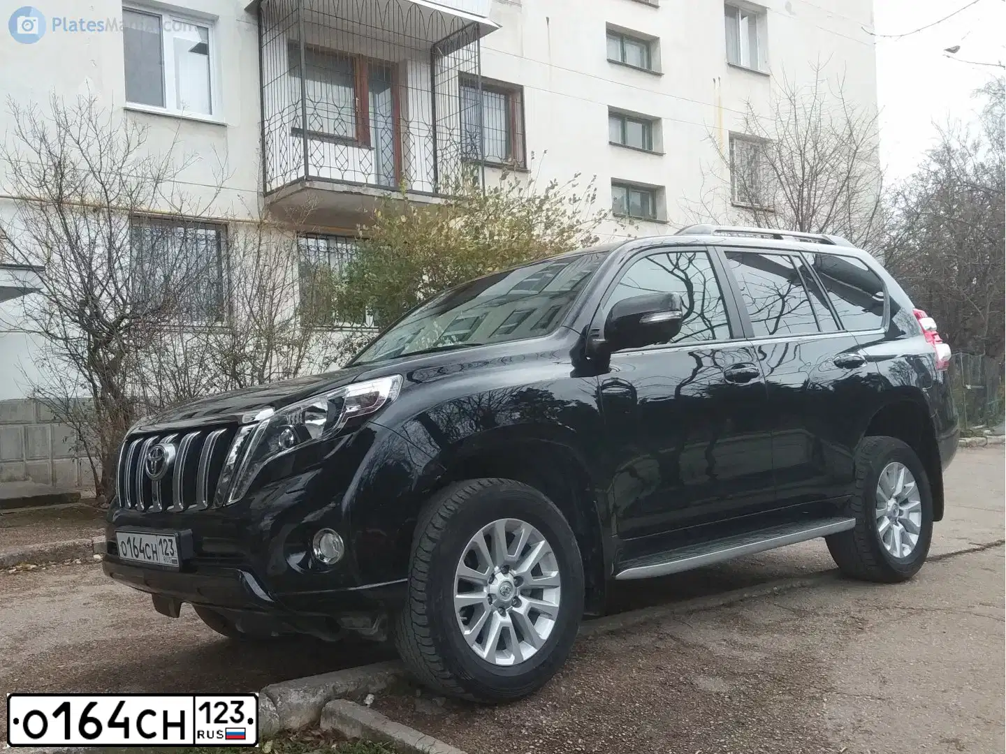 Фото автомобиля TOYOTA LANDCRUISER, 2016 — госномер О164СН123. Цвет: ЧЕРНЫЙ