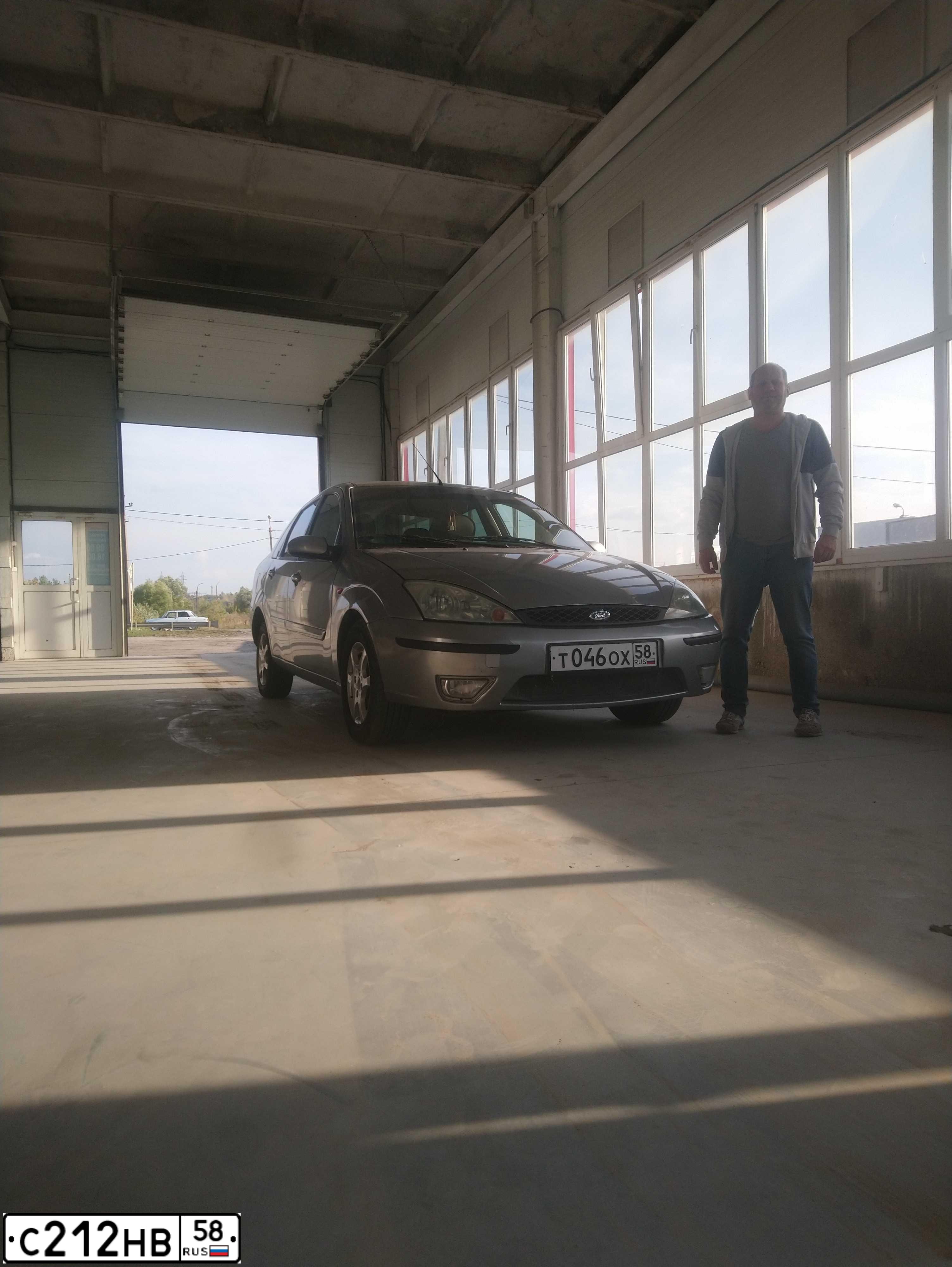 Фото автомобиля FORD FOCUS, 2004 — госномер С212НВ58. Цвет: Серебристый