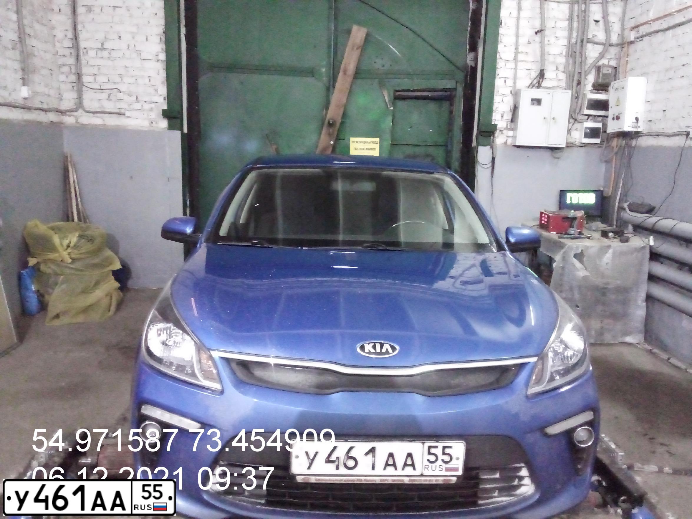 Фото автомобиля KIA RIO, 2017 — госномер У461АА55. Цвет: СИНИЙ