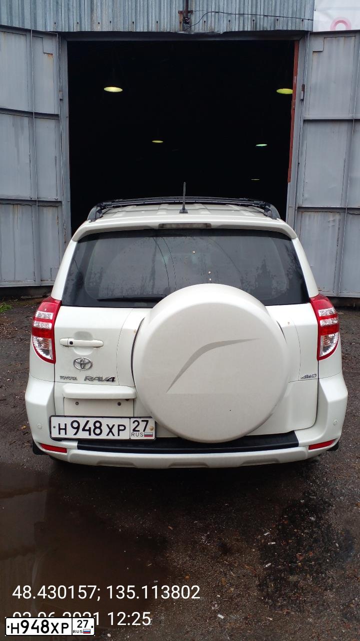 Фото автомобиля TOYOTA RAV4, 2010 — госномер Н948ХР27. Цвет: Белый