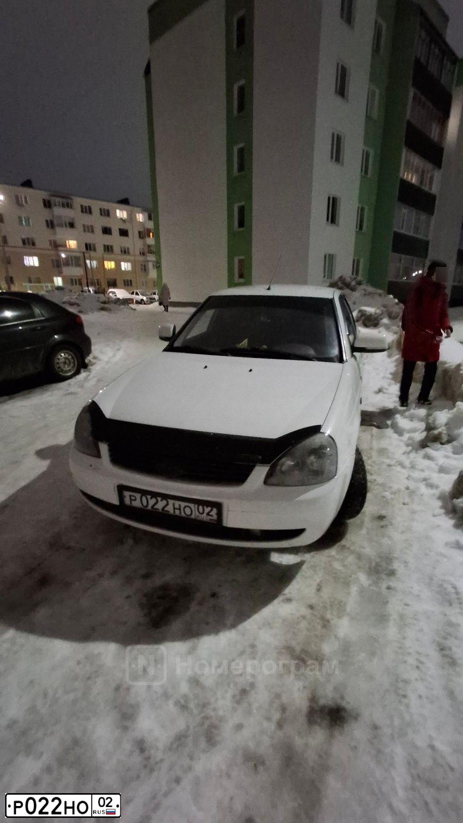Фото автомобиля LADA 2170 PRIORA, 2011 — госномер Р022НО02. Цвет: Белый