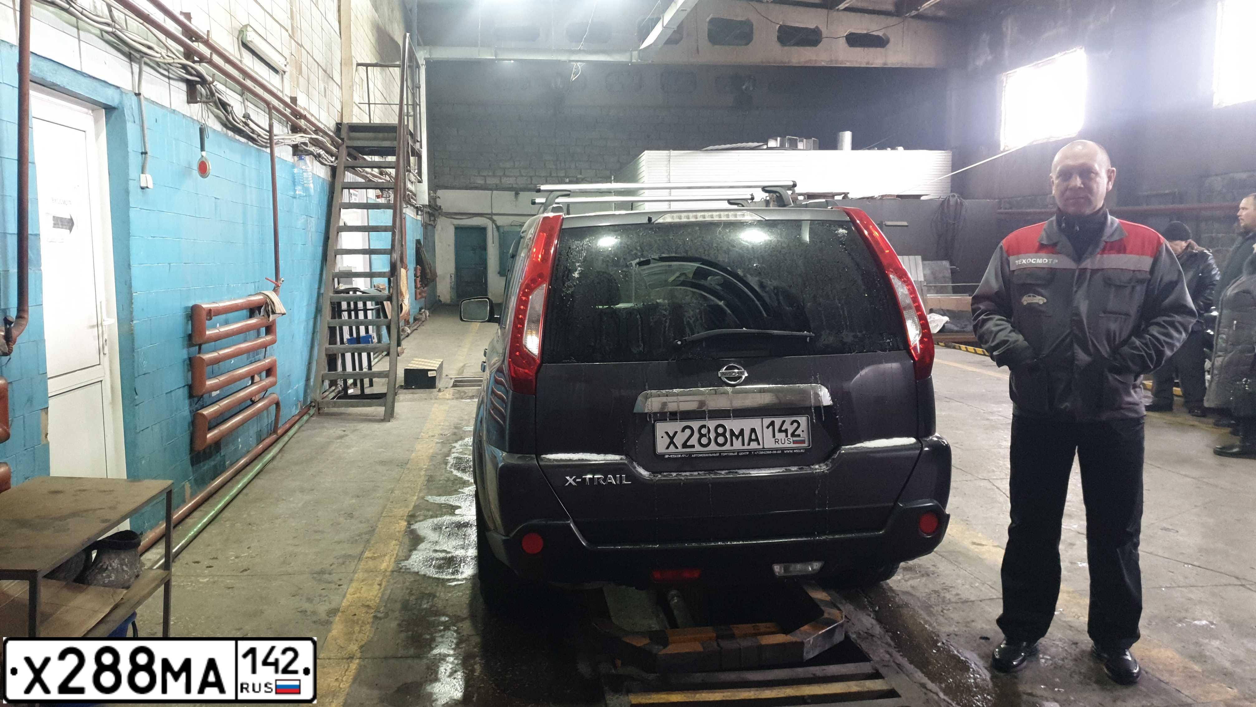 Фото автомобиля NISSAN X-TRAIL, 2011 — госномер Е031ОН142. Цвет: СЕРО-СИРЕНЕВЫЙ