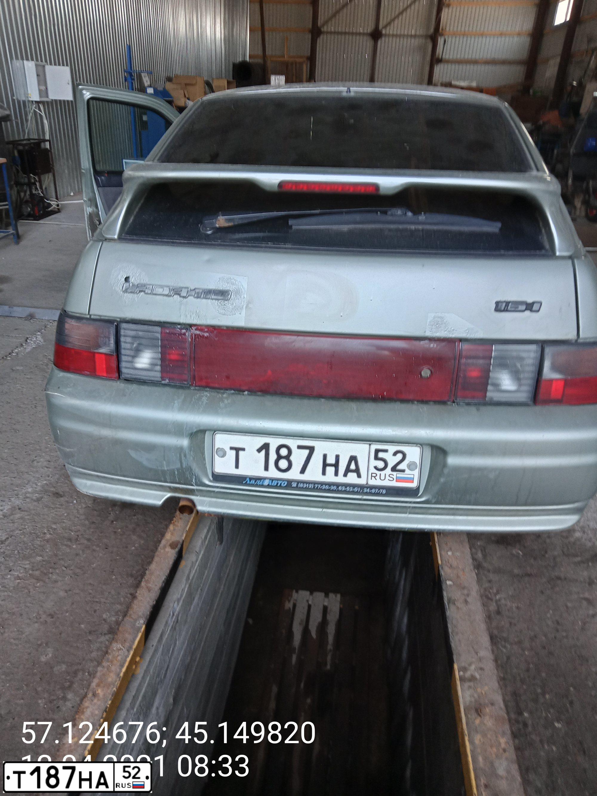Фото автомобиля LADA 2112, 2006 — госномер Т187НА52. Цвет: БЕЛО-ЗЕЛЕНЫЙ