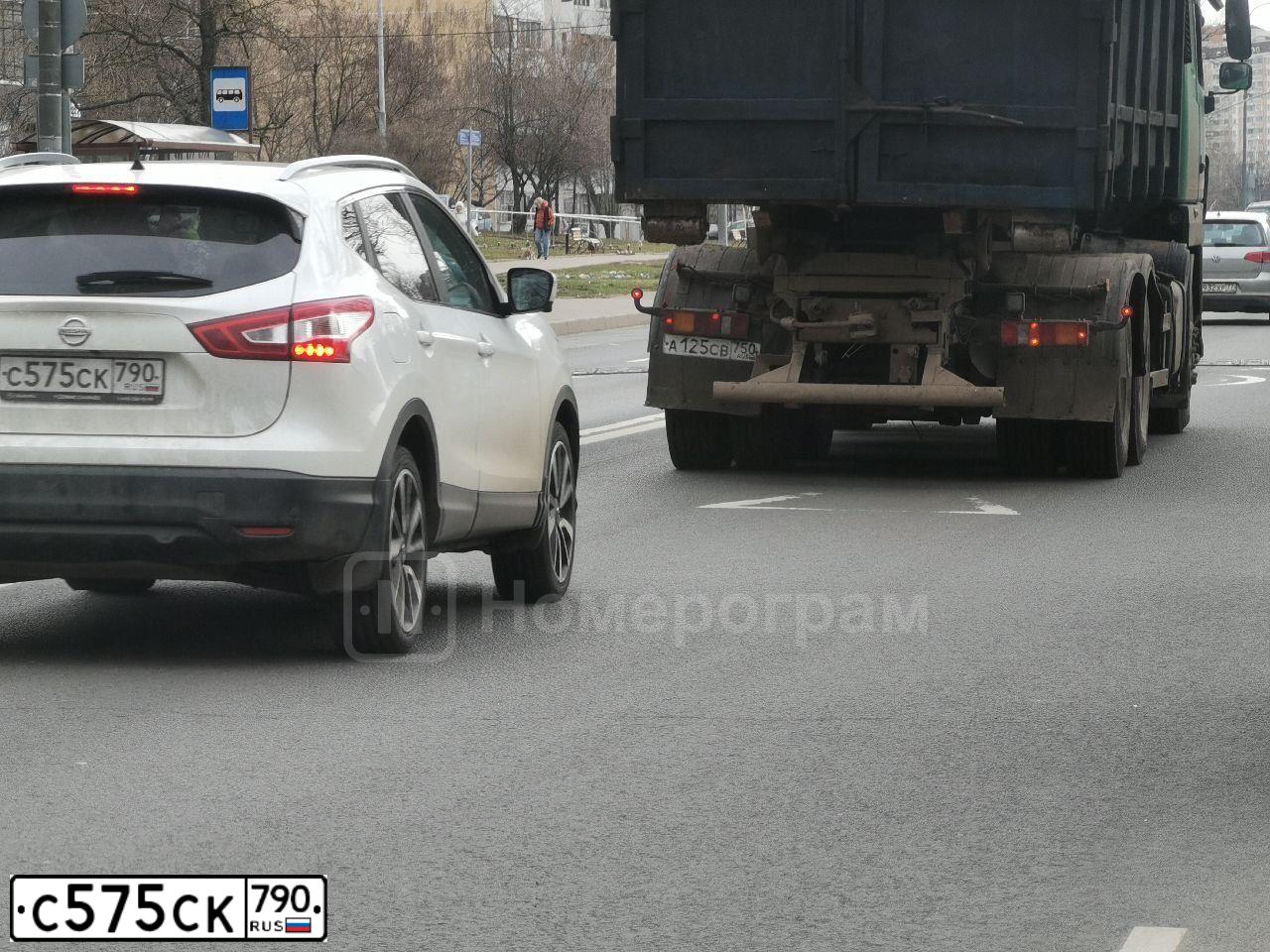 Фото автомобиля CADILLAC ESCALADE, 2016 — госномер Е777ВВ790. Цвет: ЧЕРНЫЙ