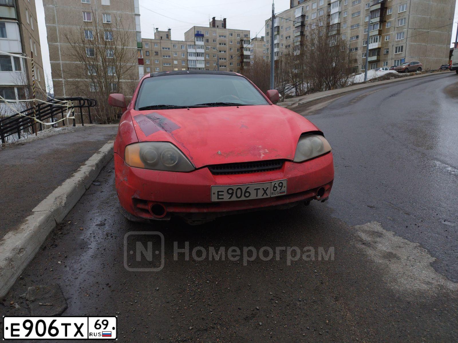Фото автомобиля ХЕНДЭ TIBURON, 2002 — госномер К260МР53. Цвет: Красный