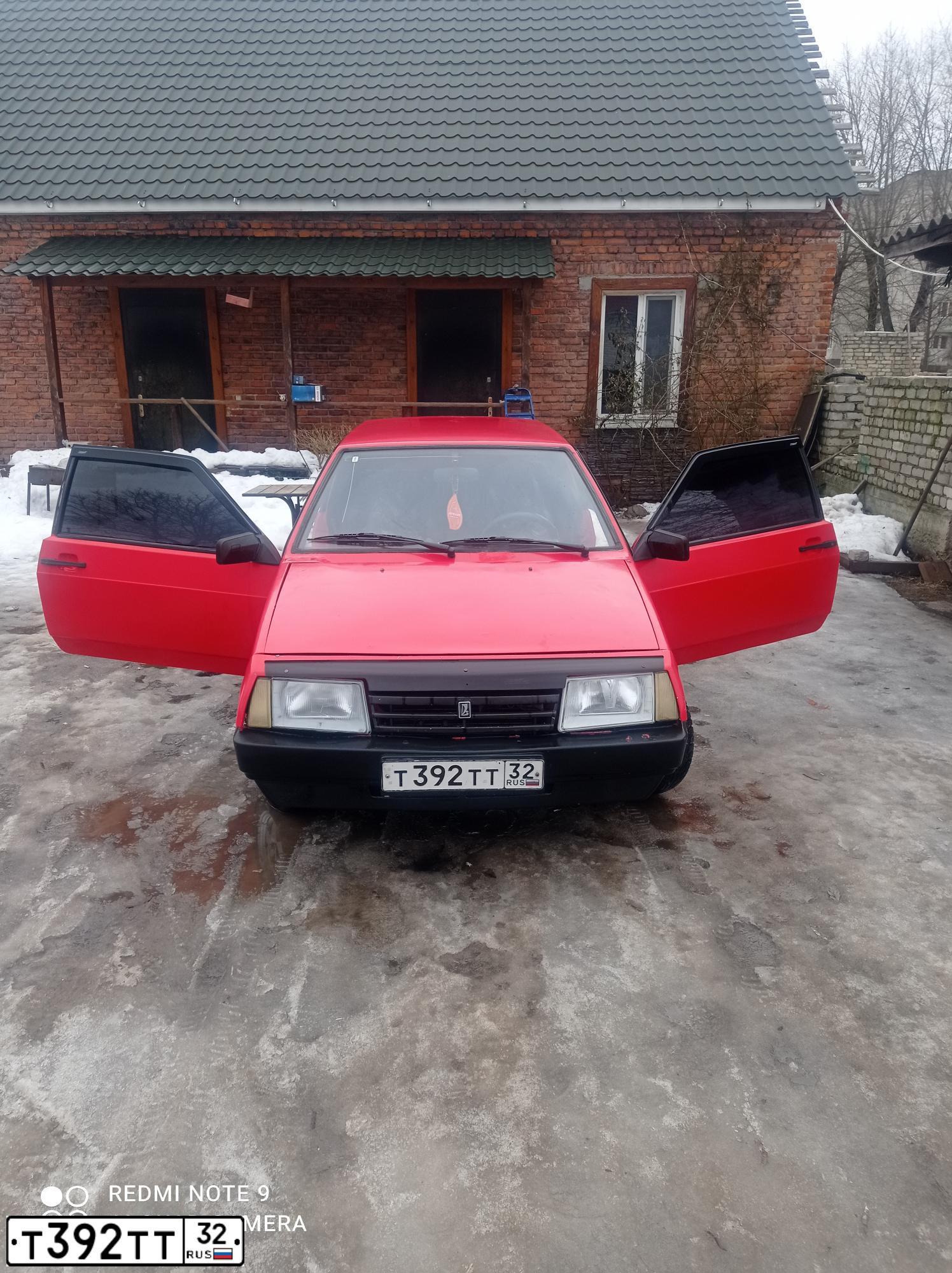 Фото автомобиля LADA 2108 SAMARA, 1988 — госномер Т392ТТ32. Цвет: Красный
