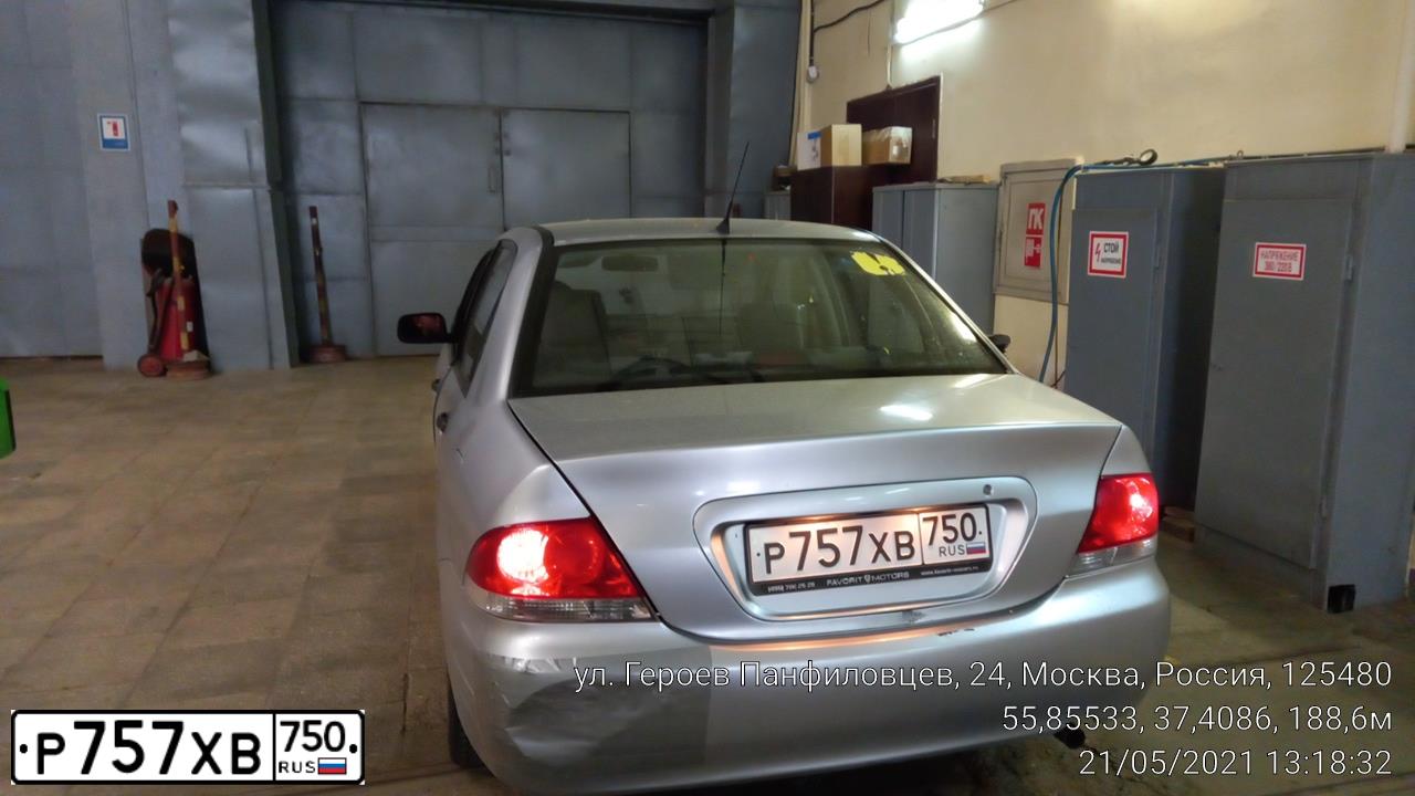 Фото автомобиля MITSUBISHI LANCER, 2003 — госномер М572ЕС82. Цвет: СВЕТЛО-СЕРЫЙ