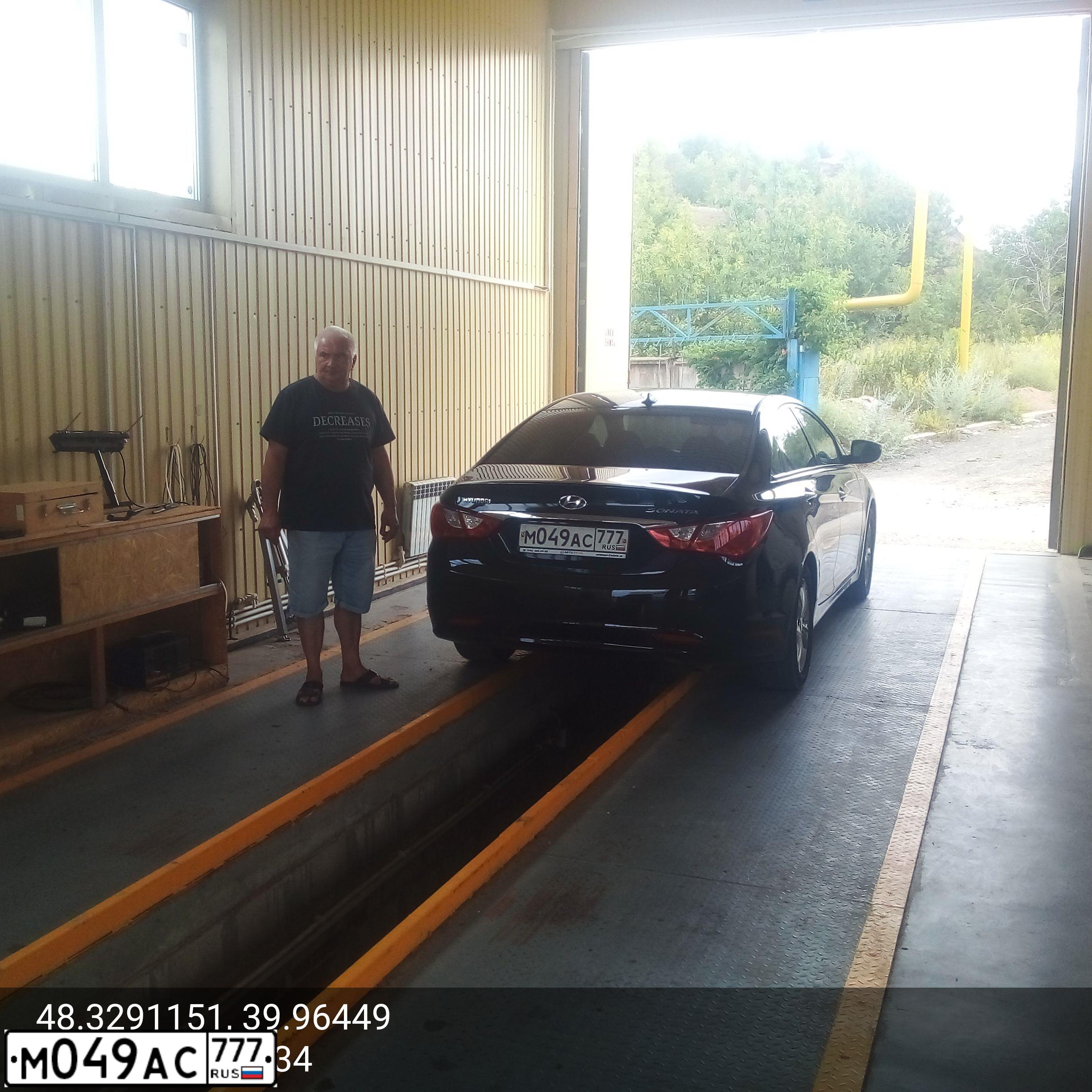 Фото автомобиля HYUNDAI SONATA, 2011 — госномер М676КВ761. Цвет: ЧЕРНЫЙ