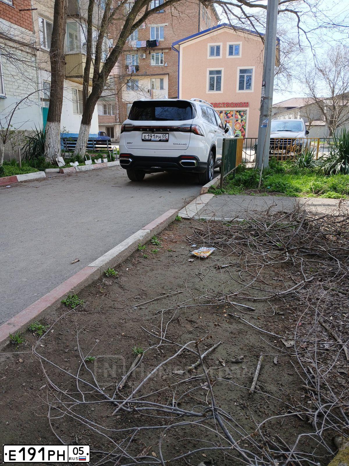 Фото автомобиля LADA 2107, 2007 — госномер Е191РН05. Цвет: ГРАФИТОВЫЙ МЕТАЛЛИК