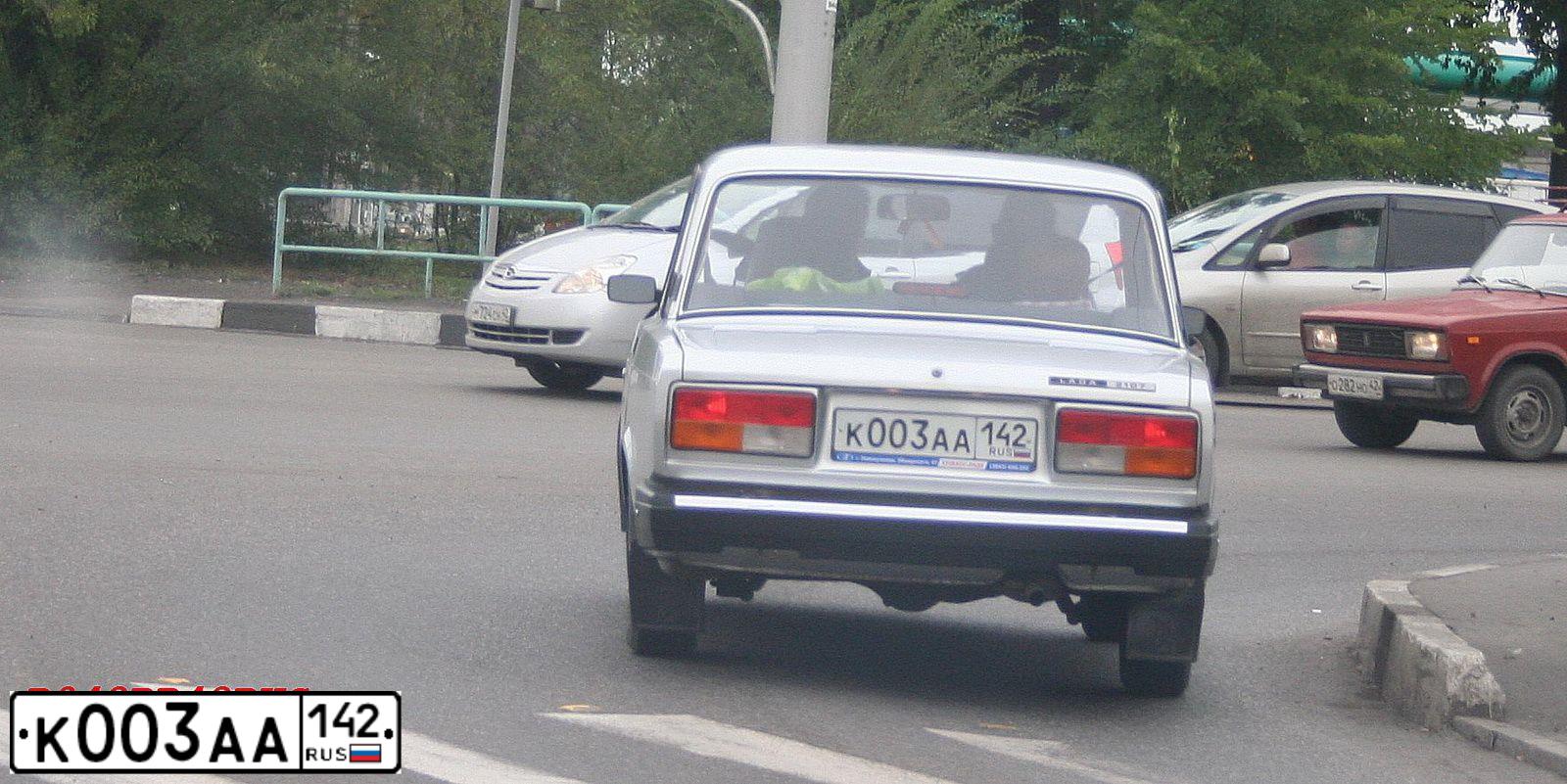 Фото автомобиля LADA 2107, 2011 — госномер К003АА142. Цвет: СВЕТЛО-СЕРЕБРИСТЫЙ МЕТАЛЛИК