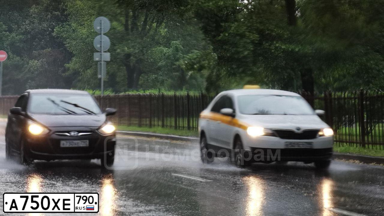 Фото автомобиля VOLKSWAGEN MULTIVAN, 2022 — госномер Н488ВН977