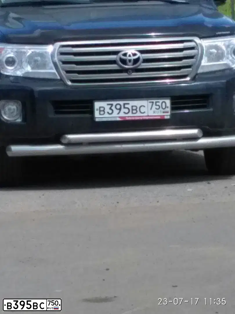Фото автомобиля TOYOTA LANDCRUISER 200, 2014 — госномер В395ВС750. Цвет: ЧЕРНЫЙ