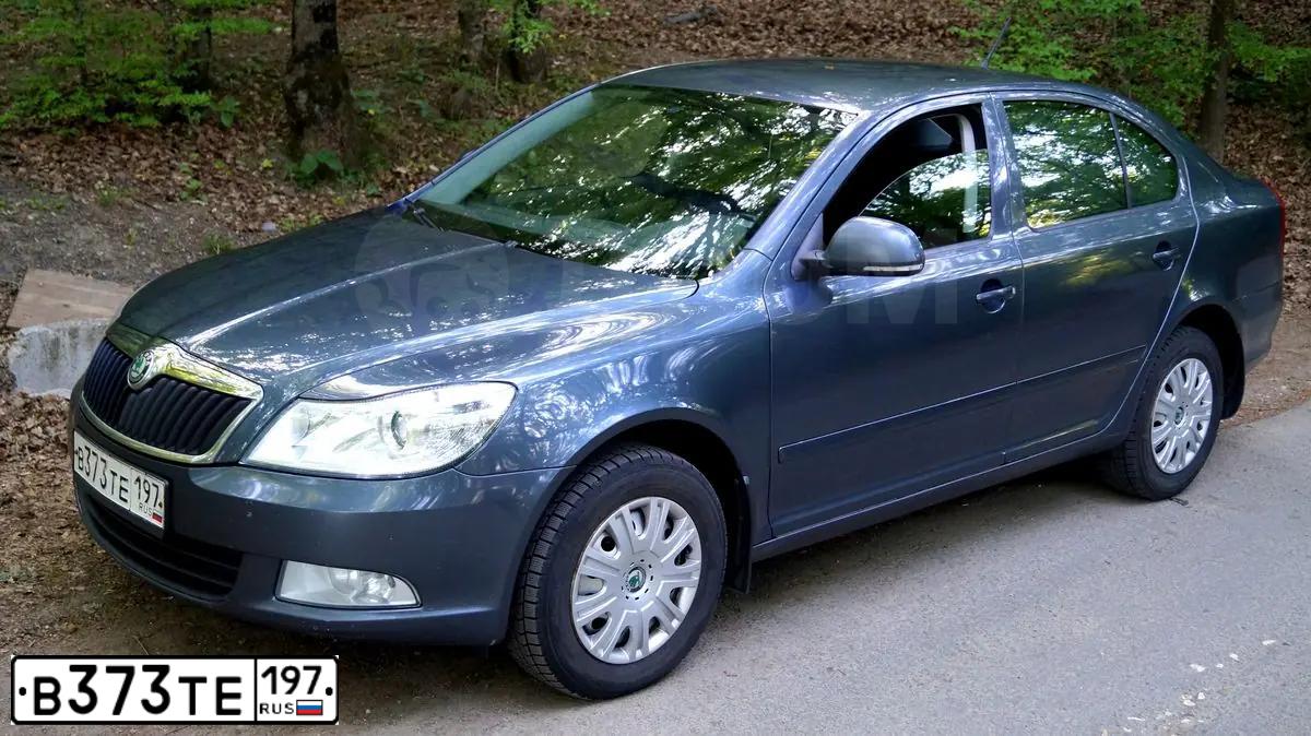 Фото автомобиля SKODA OCTAVIA, 2012 — госномер Н303КС82. Цвет: СЕРЫЙ ТЕМНЫЙ