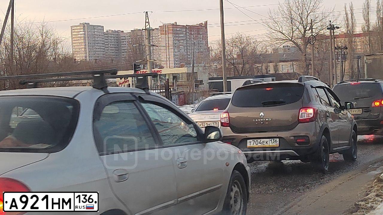 Фото автомобиля FORD FOCUS, 2017 — госномер А072ЕР181. Цвет: Белый