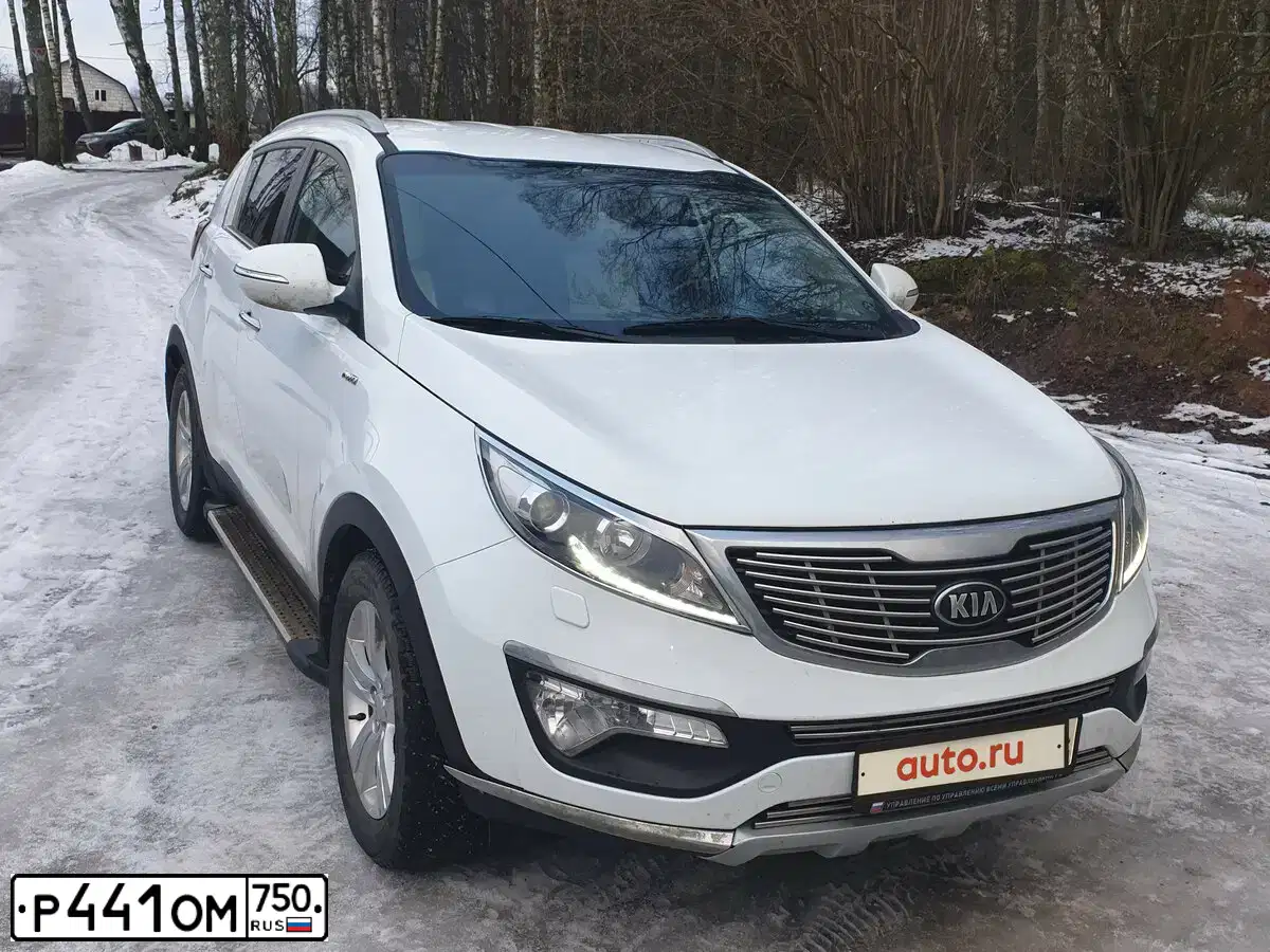 Фото автомобиля KIA SPORTAGE, 2013 — госномер Р441ОМ750. Цвет: ПЕРЛАМ.-СЕРЕБРИСТЫЙ