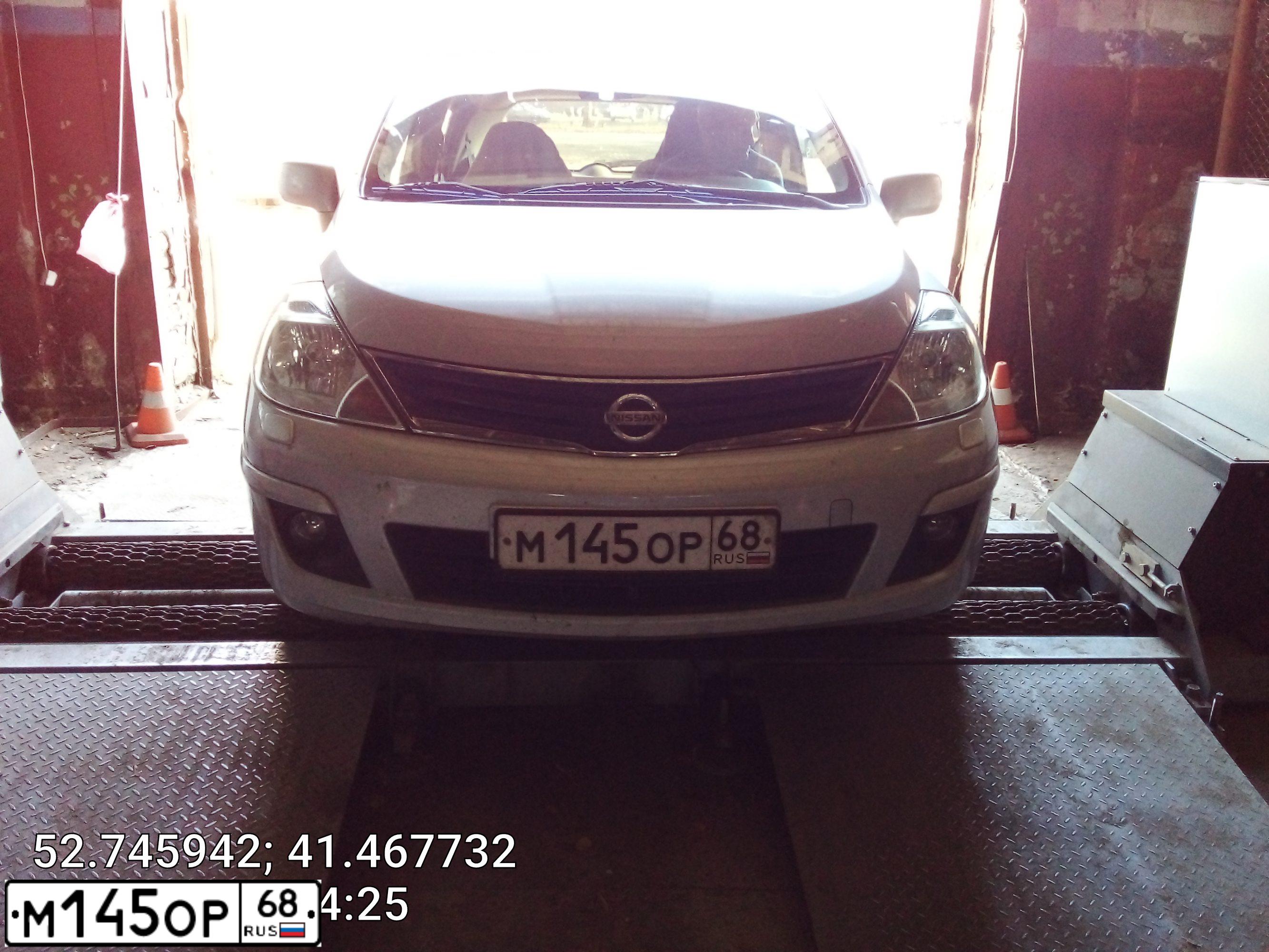 Фото автомобиля NISSAN TIIDA, 2010 — госномер М145ОР68. Цвет: Серебристый