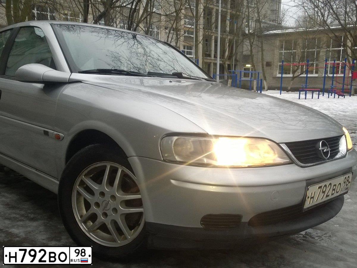 Фото автомобиля OPEL VECTRA, 1999 — госномер Н276ВУ134. Цвет: Серебристый