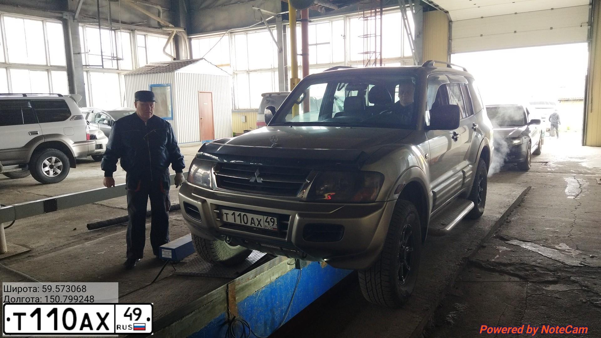 Фото автомобиля MITSUBISHI MONTERO, 2001 — госномер А758ЕВ49. Цвет: СВЕТЛО-СЕРЫЙ