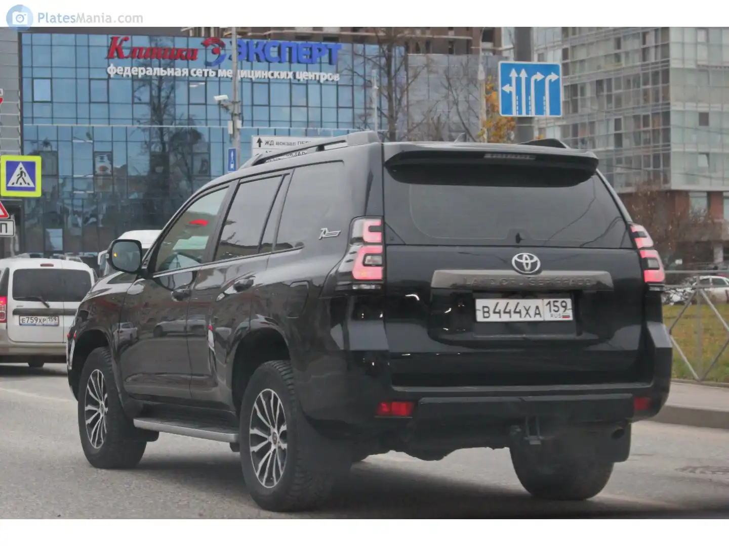 Фото автомобиля LADA LARGUS, 2014 — госномер Е759ХР159. Цвет: СЕРЕБРИСТЫЙ