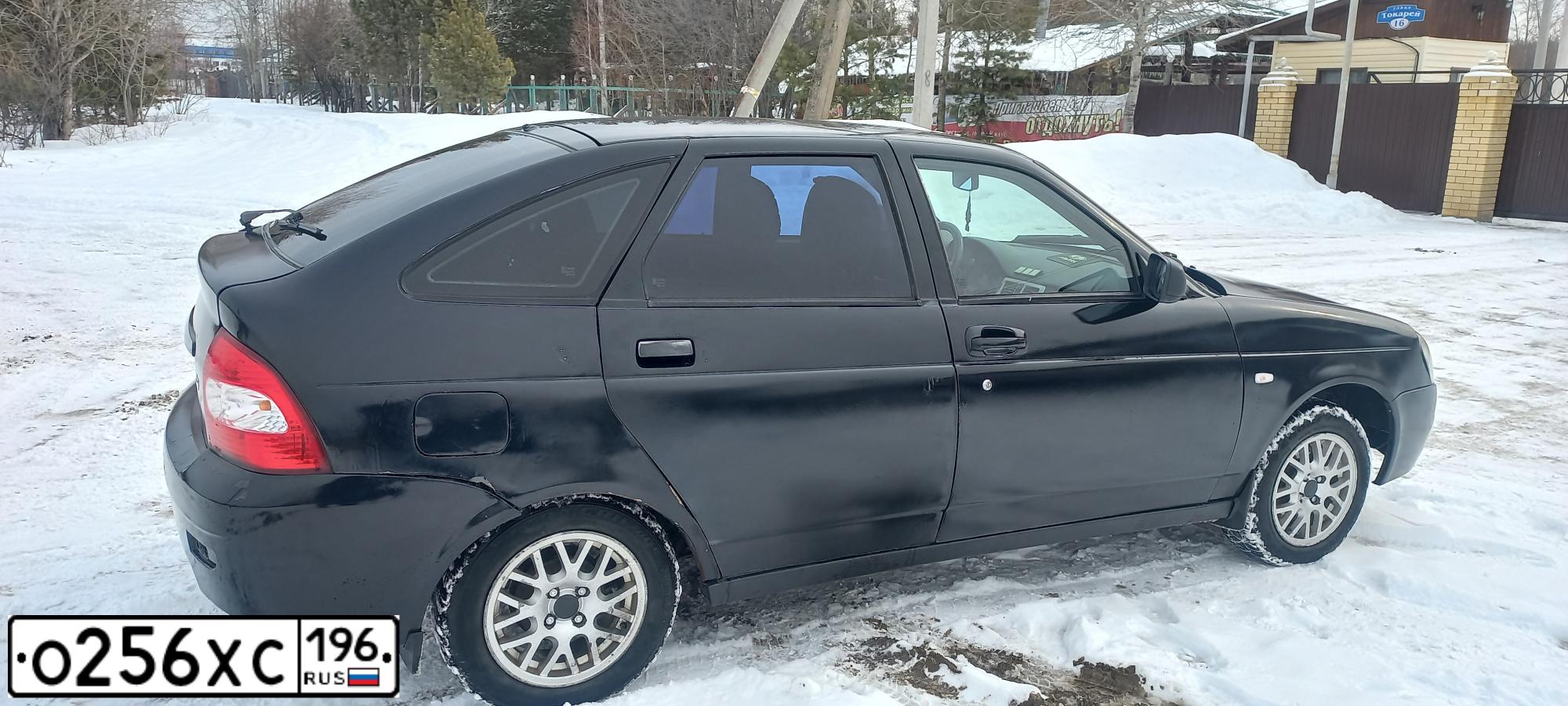 Фото автомобиля LADA 2172 PRIORA, 2008 — госномер О256ХС196. Цвет: ЧЕРНО-ЗЕЛЕНЫЙ