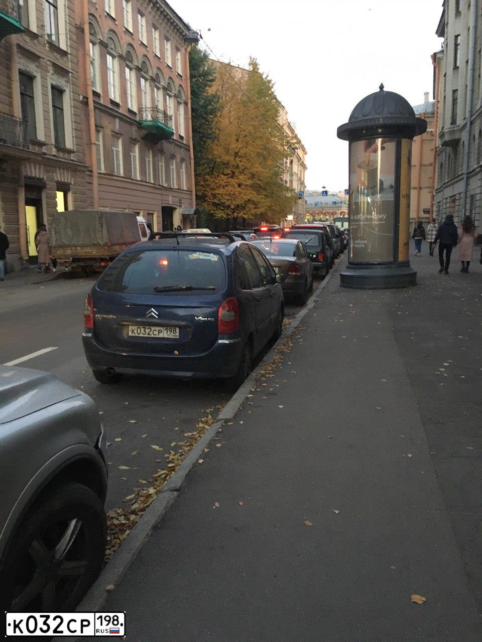Фото автомобиля CITROEN XSARA PICASSO, 2004 — госномер Р306МО178. Цвет: Темно-синий