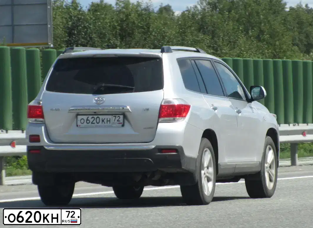Фото автомобиля TOYOTA HIGHLANDER, 2011 — госномер О620КН72. Цвет: СЕРЕБРИСТЫЙ