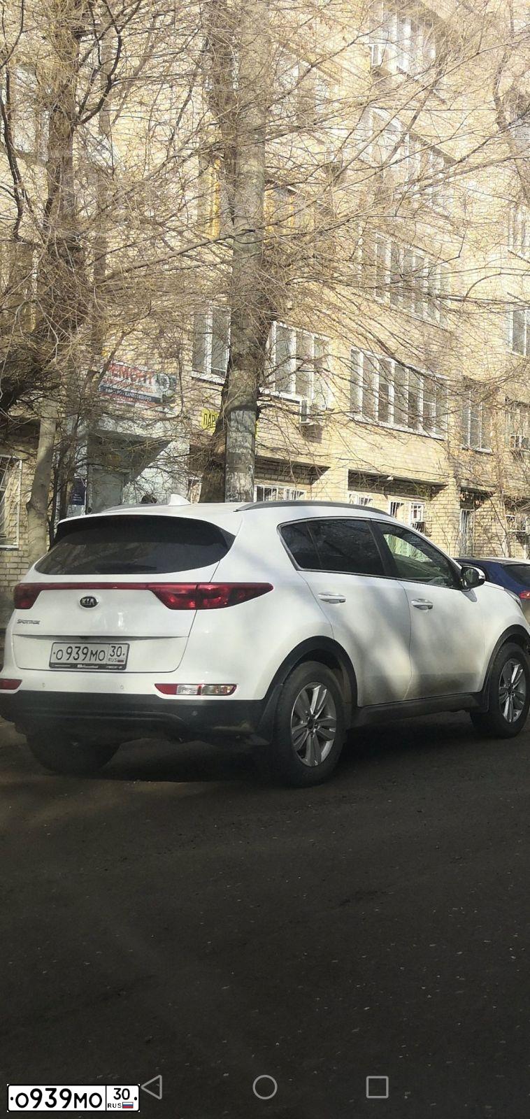Фото автомобиля KIA SPORTAGE, 2018 — госномер О939МО30. Цвет: БЕЛЫЙ