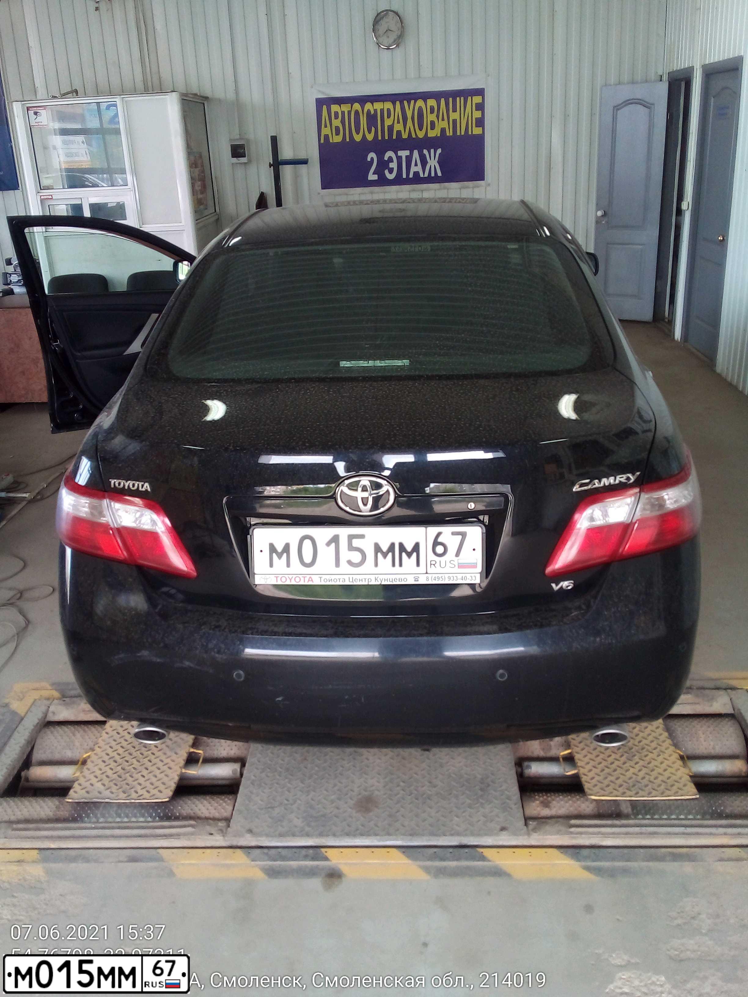 Фото автомобиля TOYOTA CAMRY, 2008 — госномер М015ММ67. Цвет: ЧЕРНЫЙ