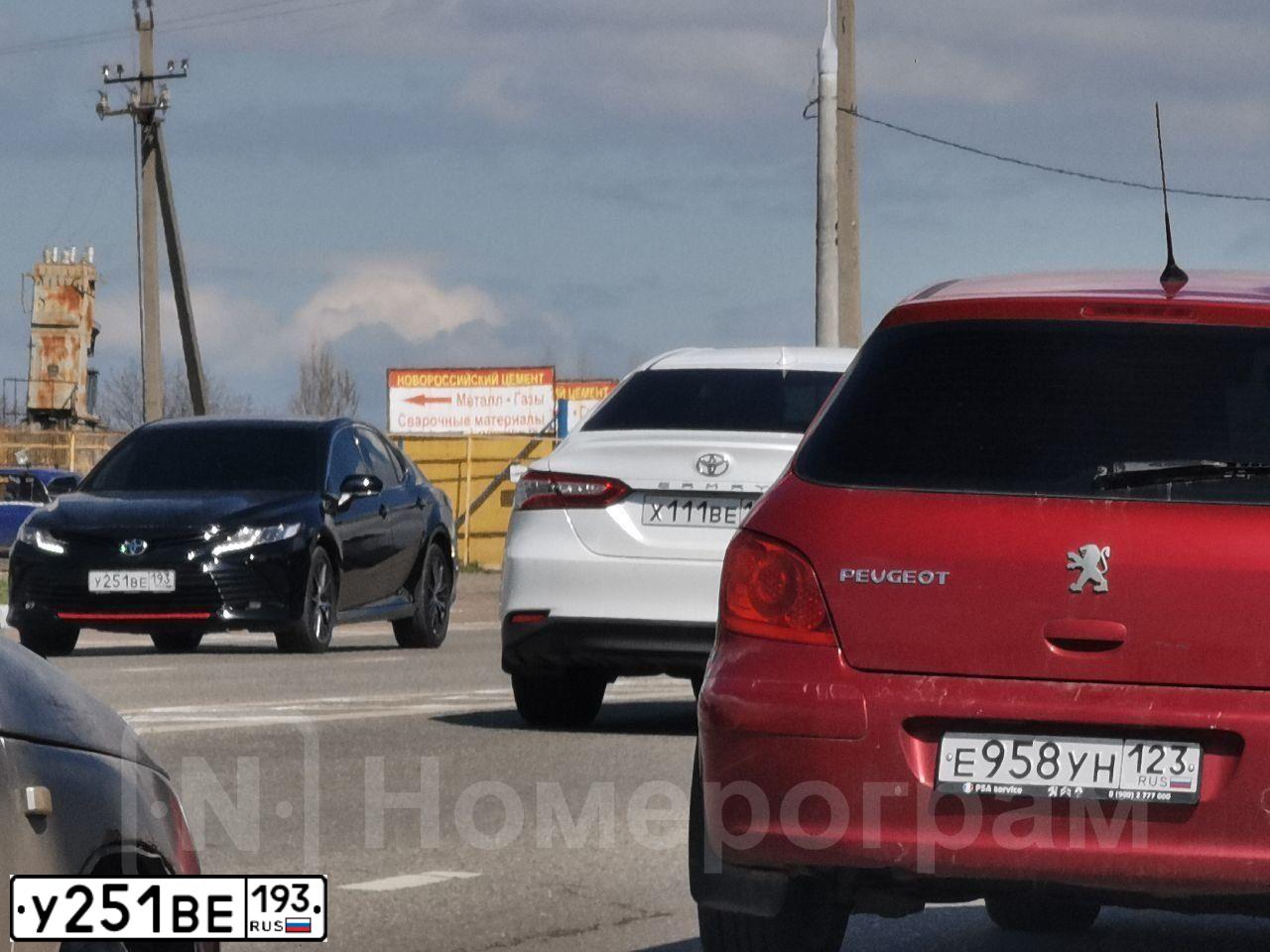 Фото автомобиля TOYOTA CAMRY, 2021 — госномер М486УО790. Цвет: ЧЕРНЫЙ