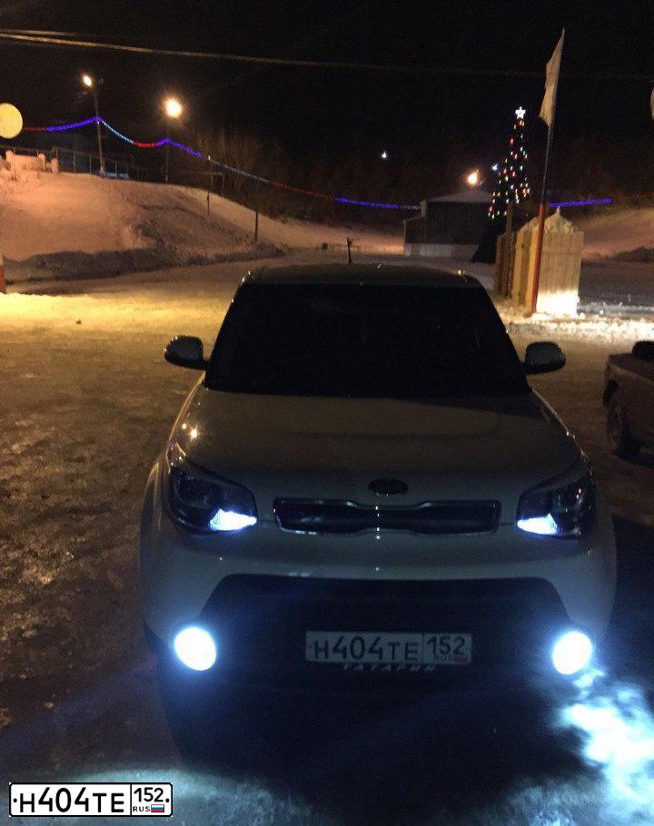 Фото автомобиля KIA SOUL, 2015 — госномер Н404ТЕ152. Цвет: БЕЖЕВЫЙ