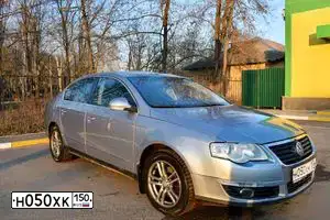 Фото автомобиля VOLKSWAGEN PASSAT, 2008 — госномер Р213КА40. Цвет: СЕРО-ГОЛУБОЙ