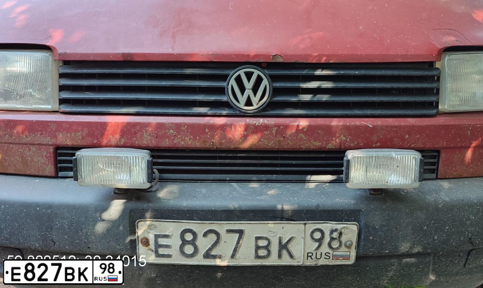 Фото автомобиля VOLKSWAGEN TRANSPORTER, 2001 — госномер В266ХВ147. Цвет: Красный