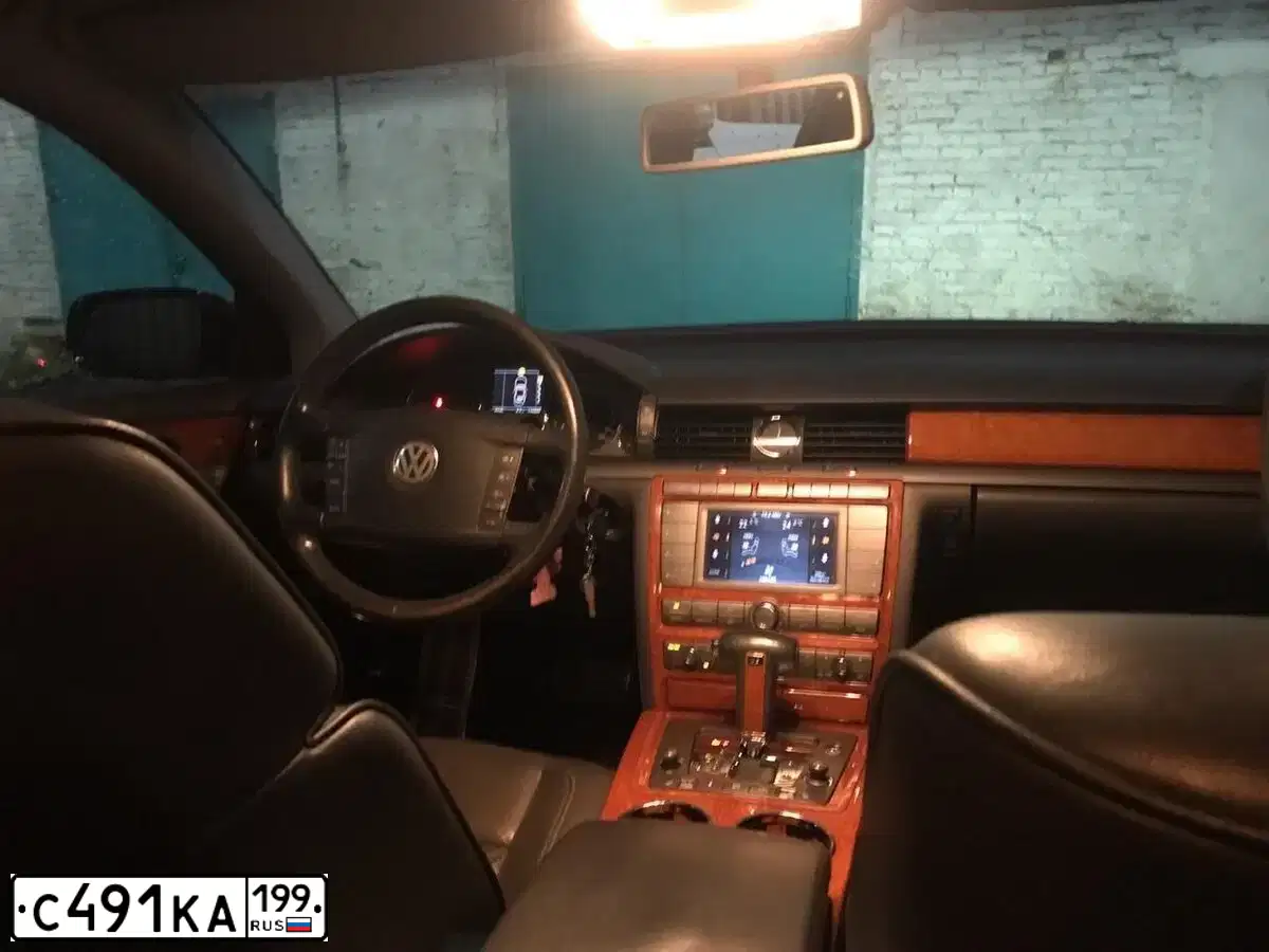 Фото автомобиля VOLKSWAGEN PHAETON, 2008 — госномер А542ХА156. Цвет: ЧЕРНЫЙ