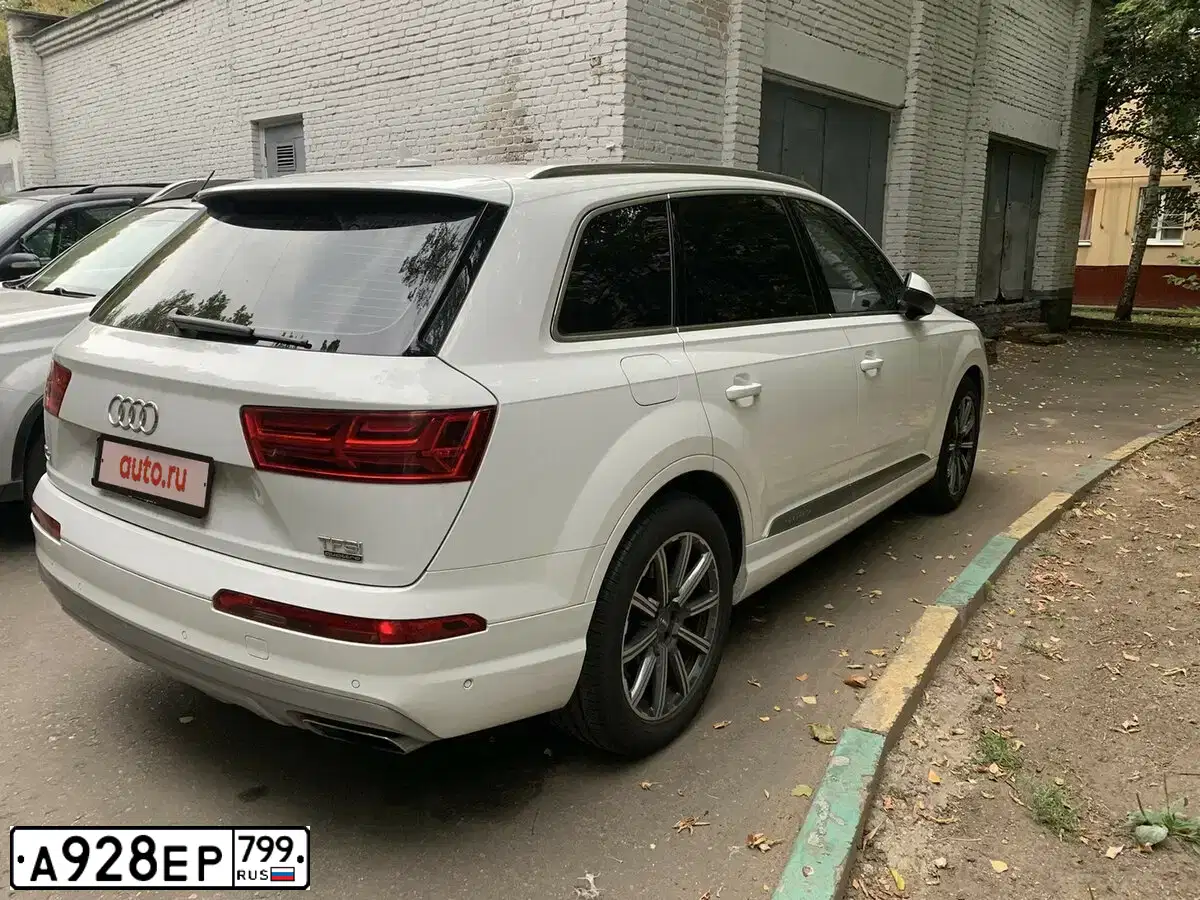 Фото автомобиля AUDI Q7, 2016 — госномер А928ЕР799. Цвет: БЕЛЫЙ
