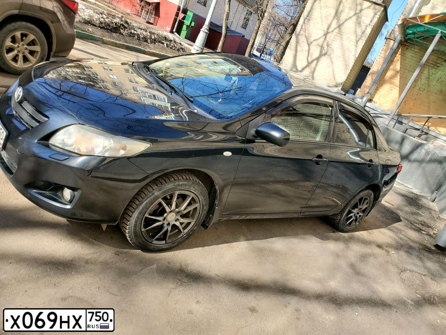 Фото автомобиля TOYOTA COROLLA, 2008 — госномер Т042УУ150. Цвет: ЧЕРНЫЙ