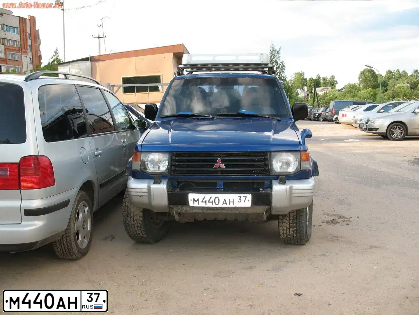 Фото автомобиля MITSUBISHI PAJERO, 1993 — госномер М440АН37. Цвет: синий
