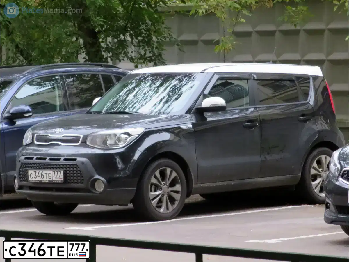 Фото автомобиля KIA SOUL, 2016 — госномер С346ТЕ777. Цвет: ЧЕРНЫЙ